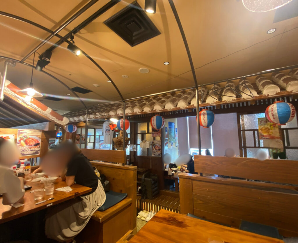 沖縄地料理 波照間 東京ソラマチ店の店内