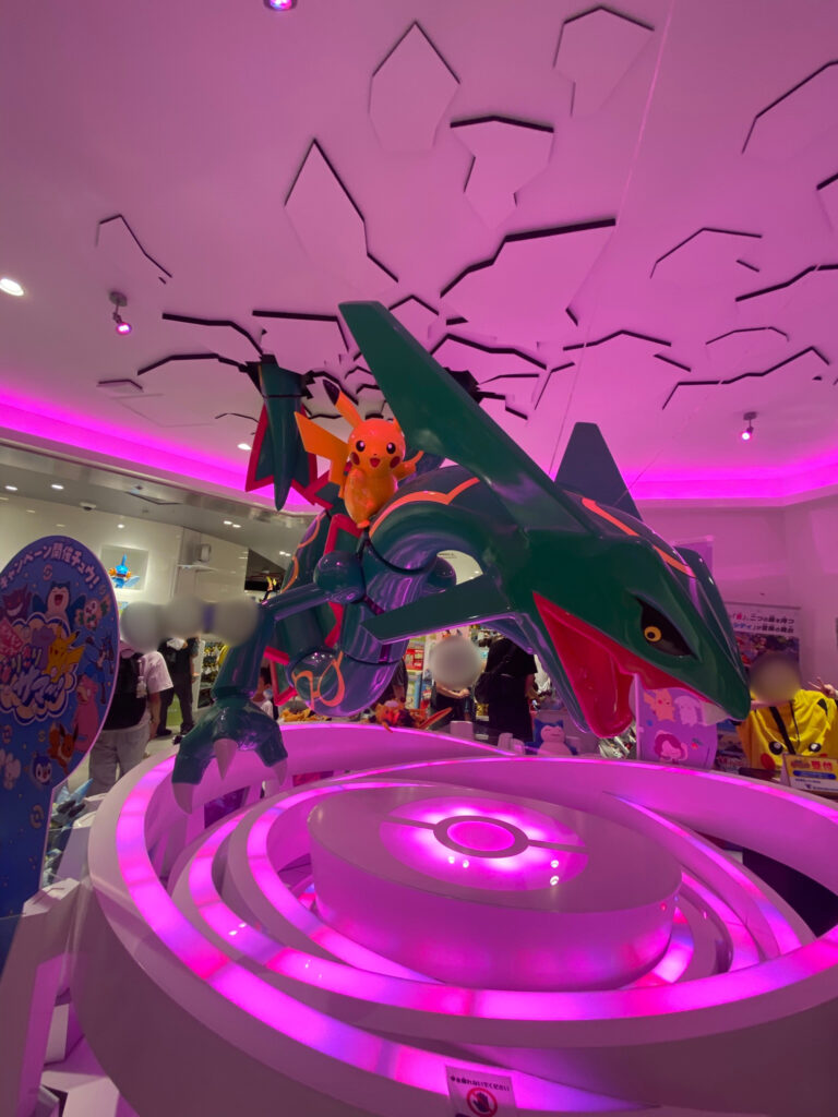 ポケモンセンタースカイツリータウンのレックウザとピカチュウ