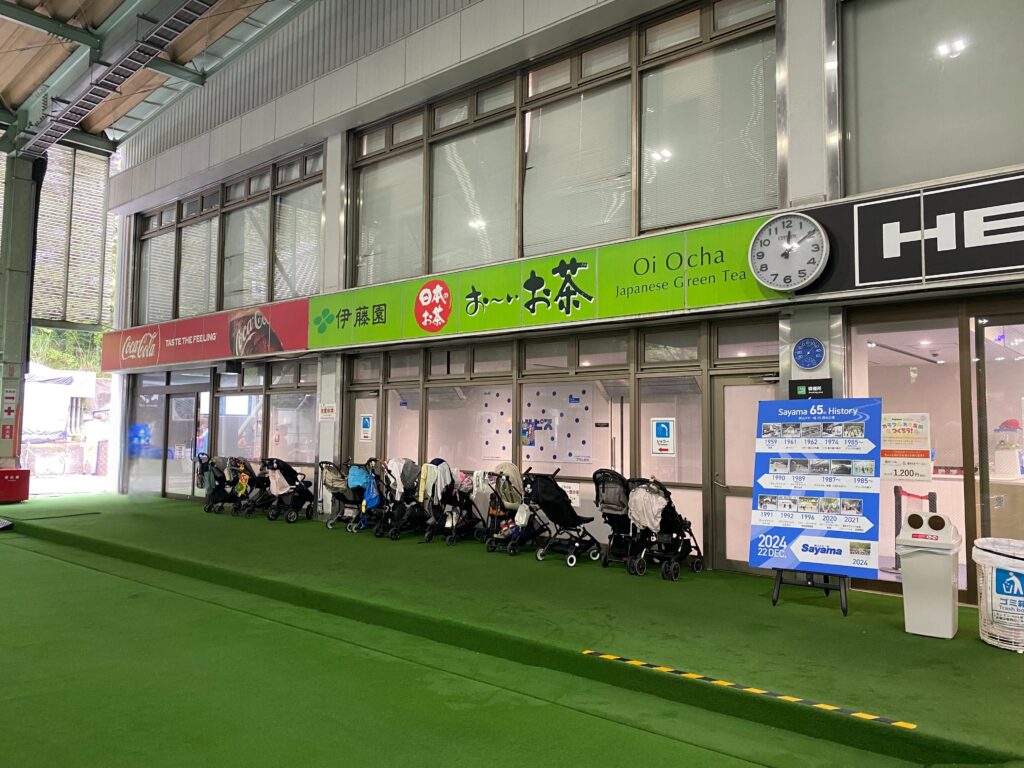 狭山スキー場 スーパーウォーターフェスのベビーカー置き場