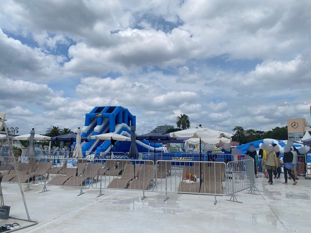 稲毛海浜公園プールのネプチューンスライダーと有料エリア